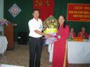 lanh dao dia phuong tang hoa - 